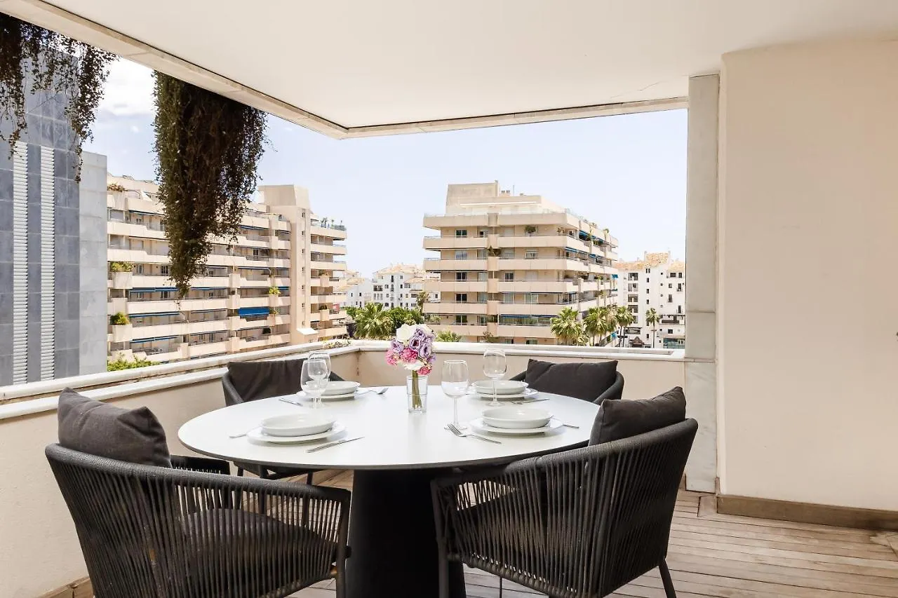 Luxury 2 bedroom apartment in Puerto Banús, parking&pool Marbella España